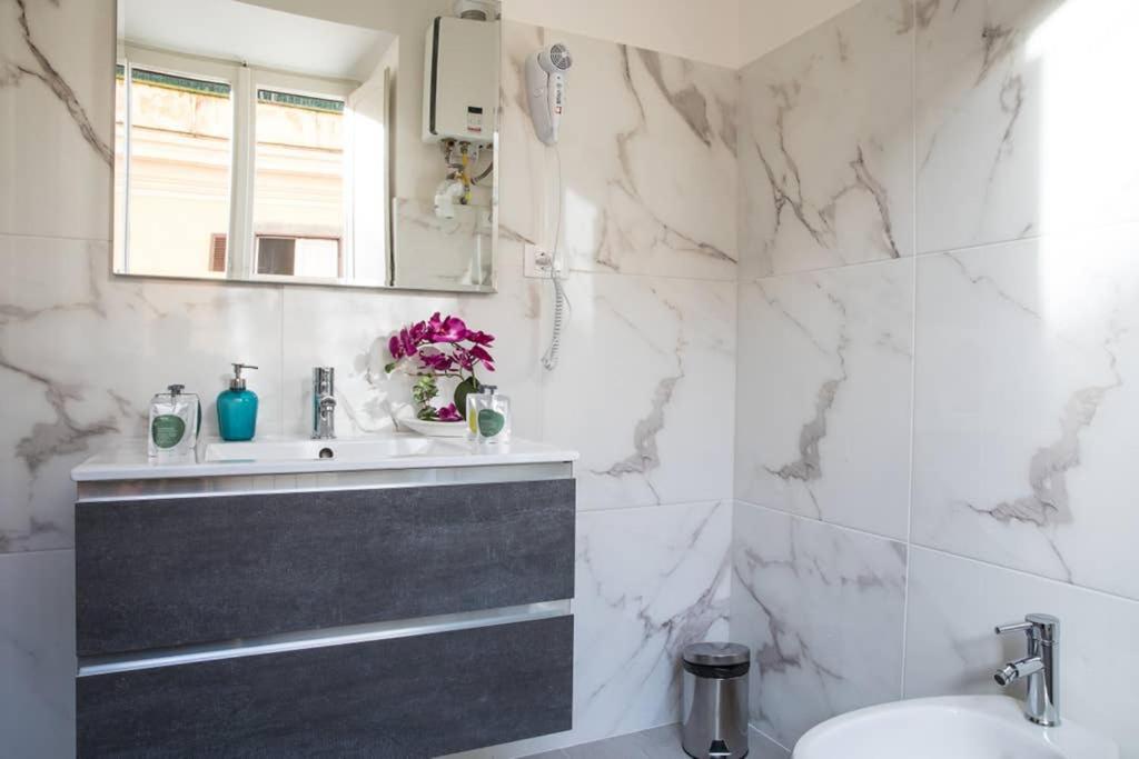 Pink Intimate Jacuzzi Suite Trastevere - Top Collection Roma Ngoại thất bức ảnh