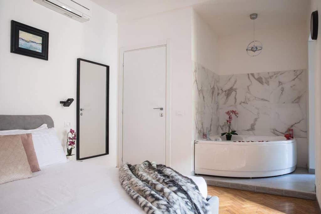 Pink Intimate Jacuzzi Suite Trastevere - Top Collection Roma Ngoại thất bức ảnh