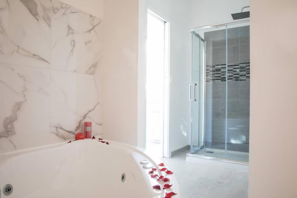 Pink Intimate Jacuzzi Suite Trastevere - Top Collection Roma Ngoại thất bức ảnh